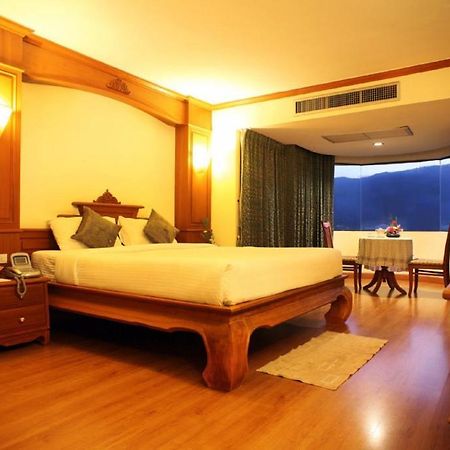 Furama Chiang Mai Hotell Exteriör bild