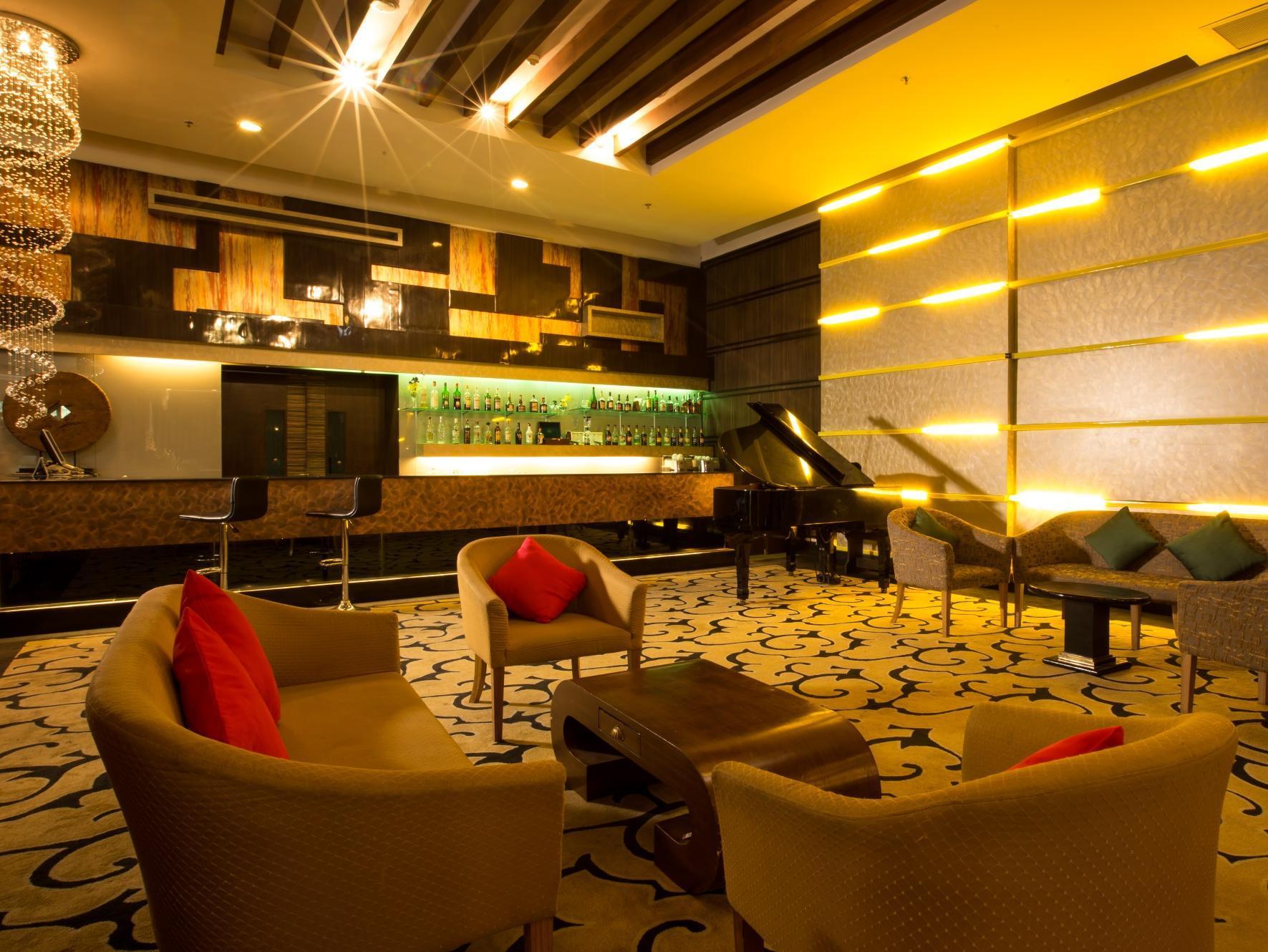 Furama Chiang Mai Hotell Exteriör bild