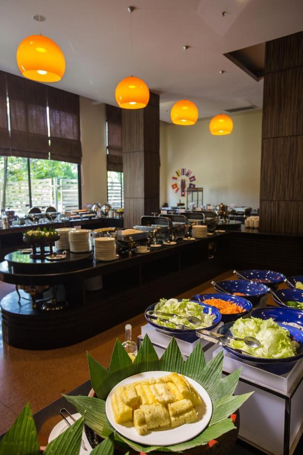 Furama Chiang Mai Hotell Exteriör bild