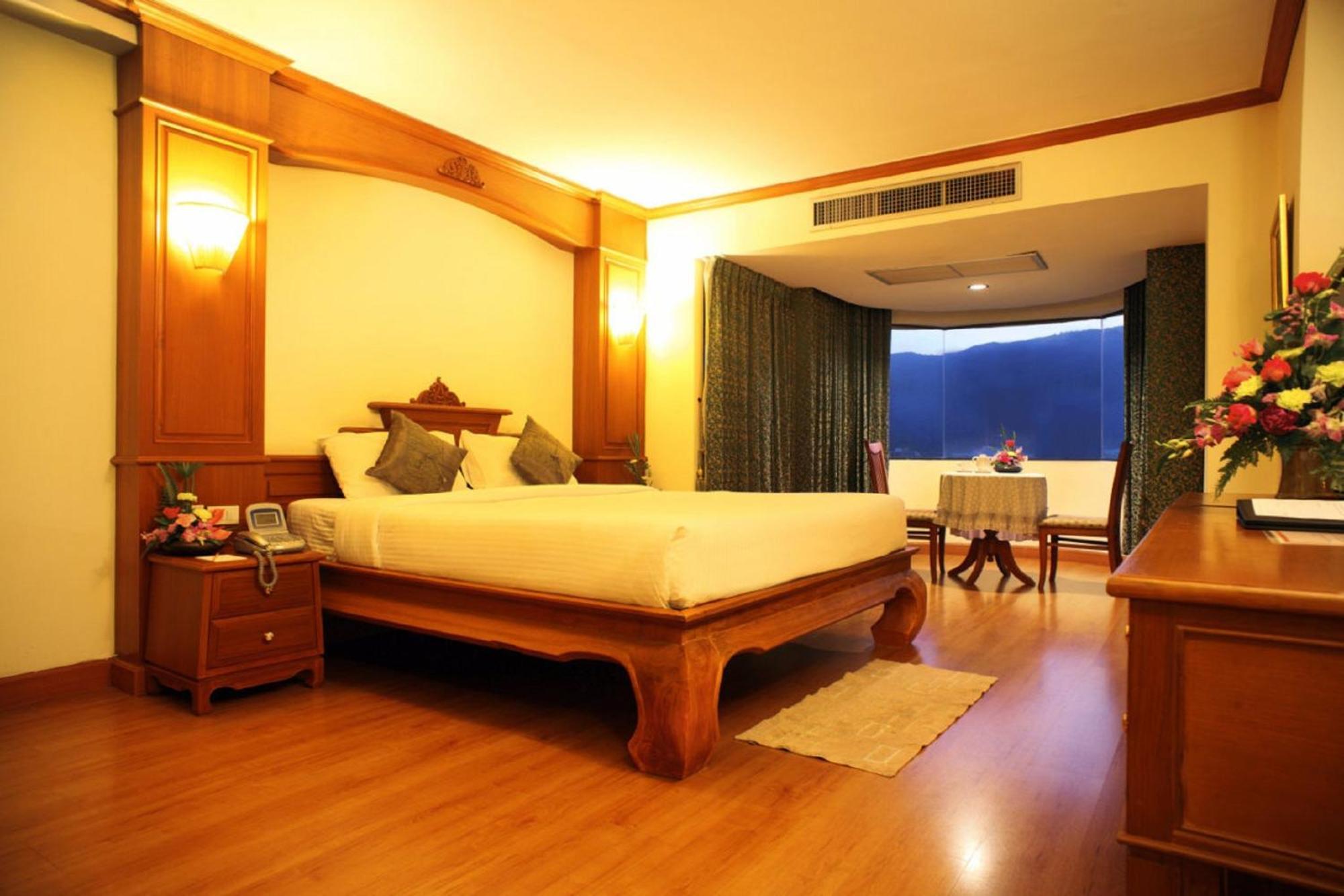 Furama Chiang Mai Hotell Exteriör bild