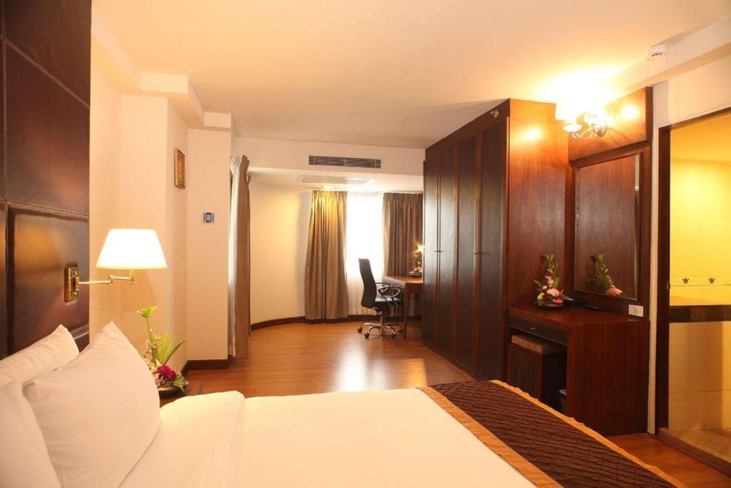 Furama Chiang Mai Hotell Rum bild